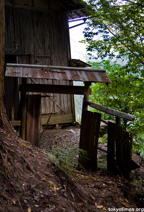 Japanese haikyo/urban exploration