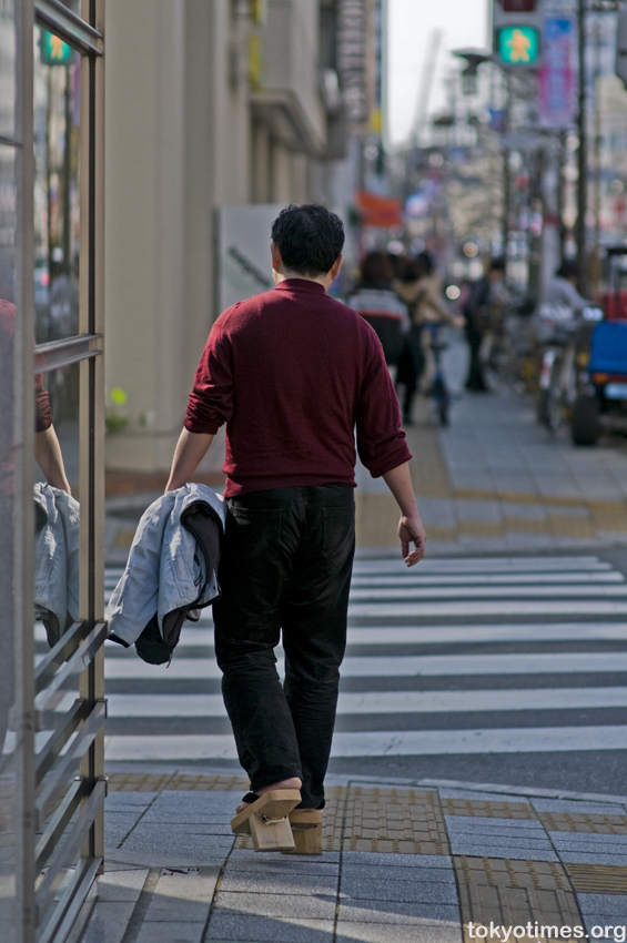 Traditional Japanese footwear — Tokyo Times