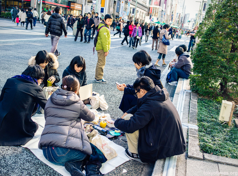 Tokyo urban picnic