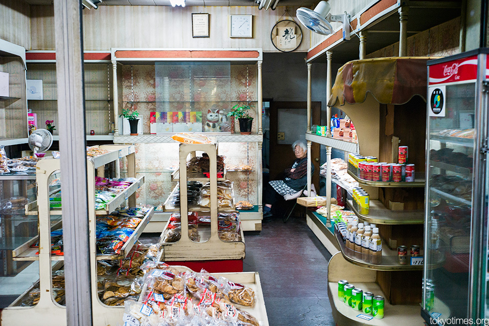 old style Tokyo convenience store