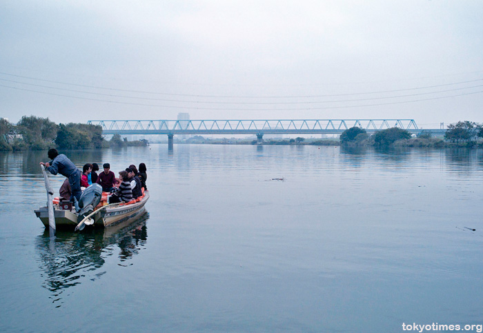 Tokyo man-powered ferry Yakiri-no-watashi