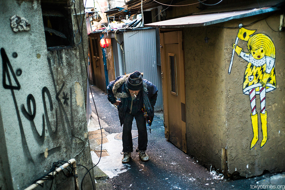 Tough alley life for Tokyo homeless