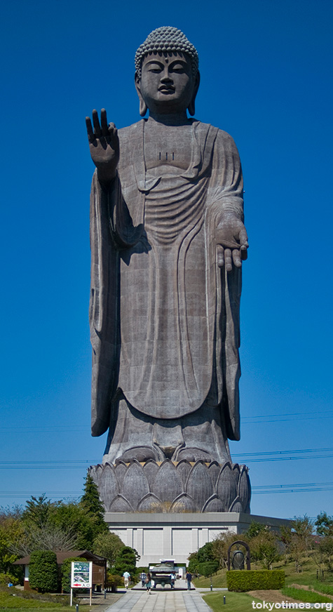 Ushiku Daibutsu (big Buddha)