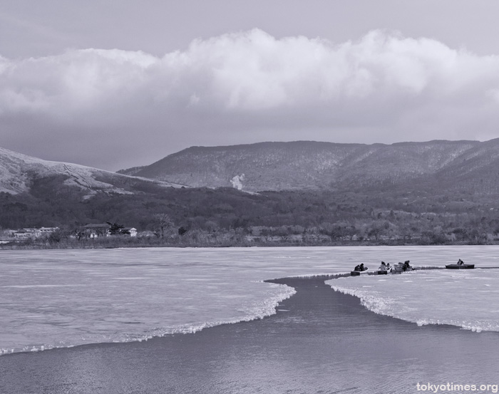 frozen lake yamanakako