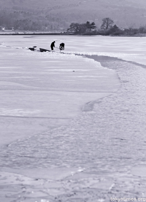 frozen lake yamanakako