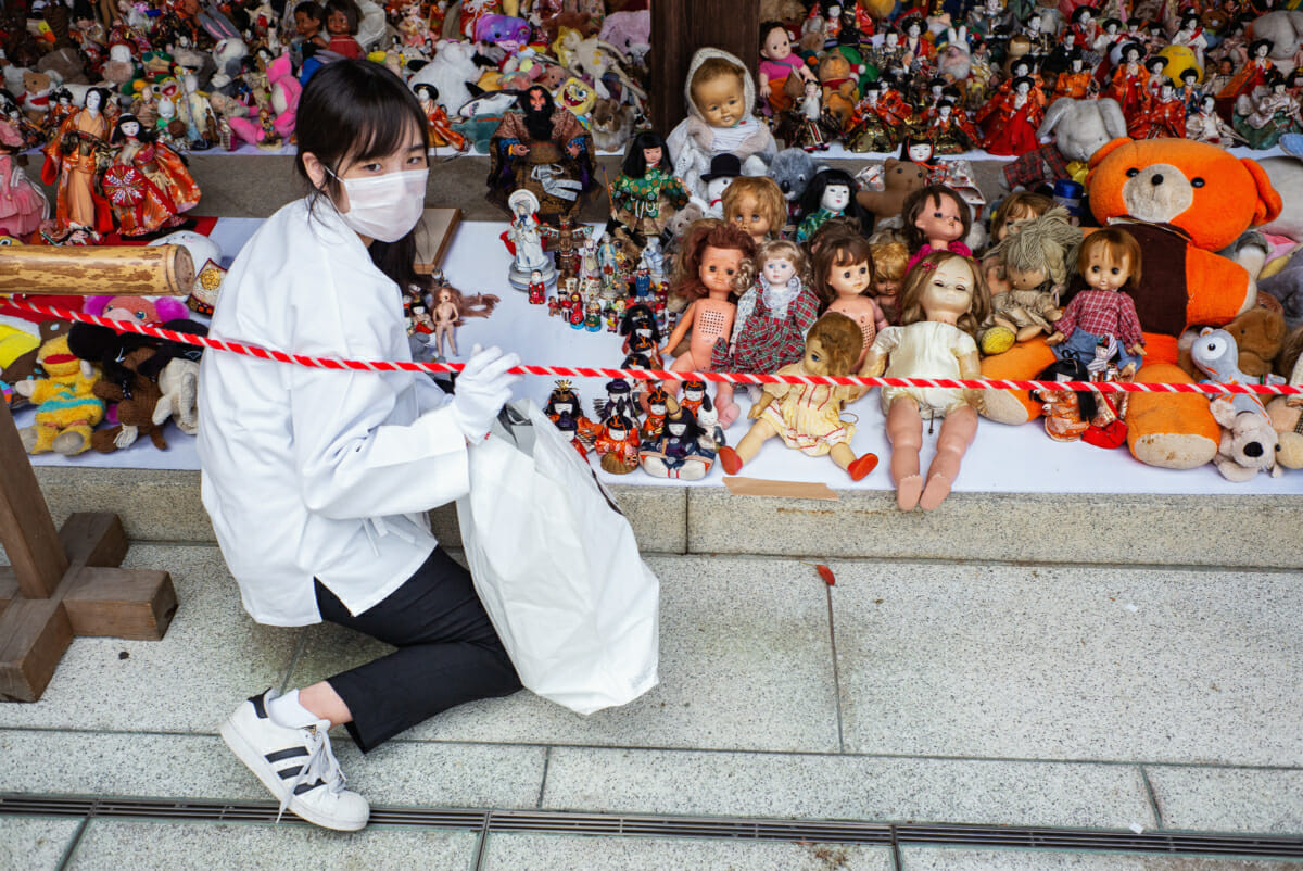 Ningyo kanshasai Japanese doll funeral ceremony