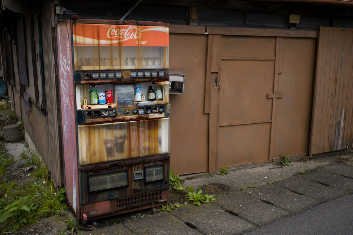 a decayed Japanese Coca-Cola vending machine