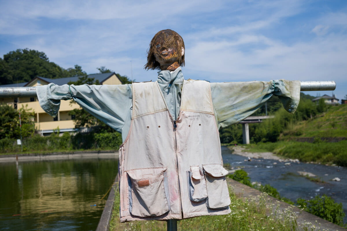 A sacrificial and very scary Japanese scarecrow