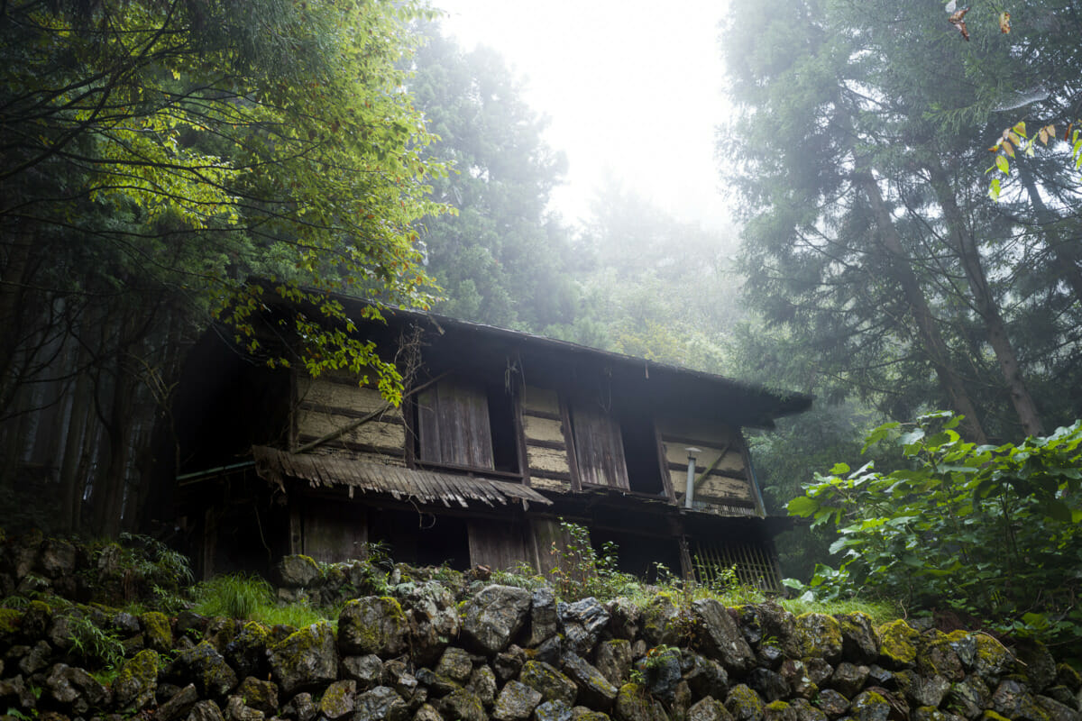 An abandoned Japanese hamlet in the mountains