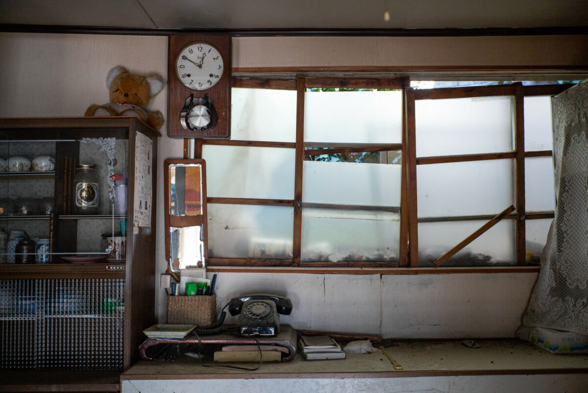 the sadness of a small abandoned Japanese house