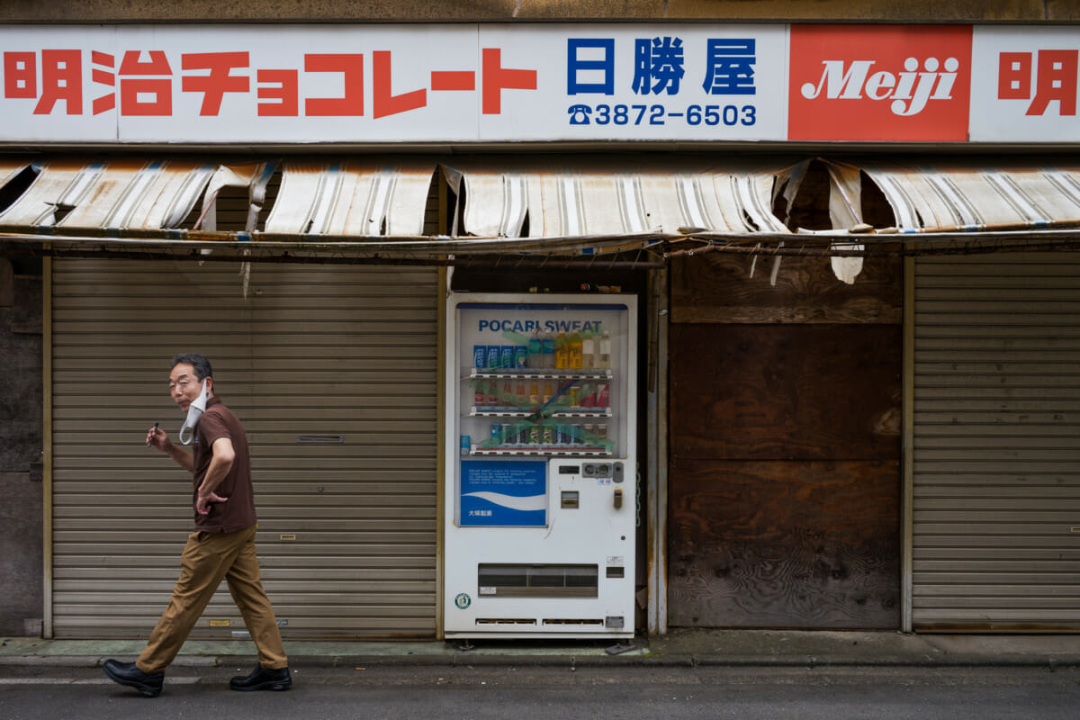 derelict Tokyo shop and a defunct vending machine