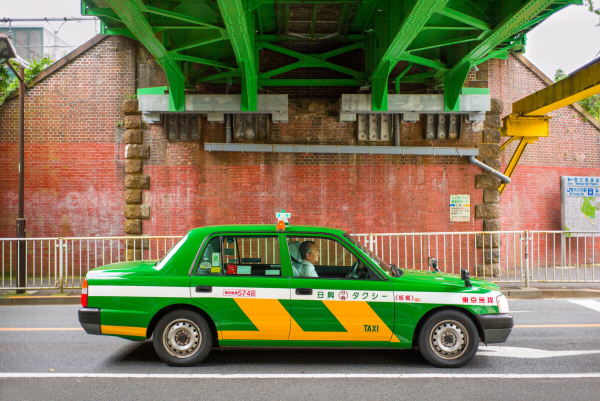 Old school Tokyo taxi colours