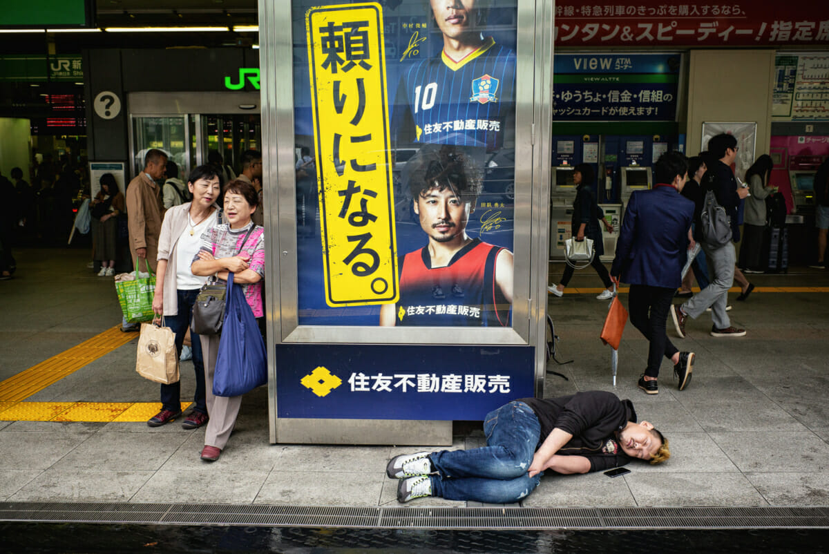 tokyo colours, crowds and the comatose