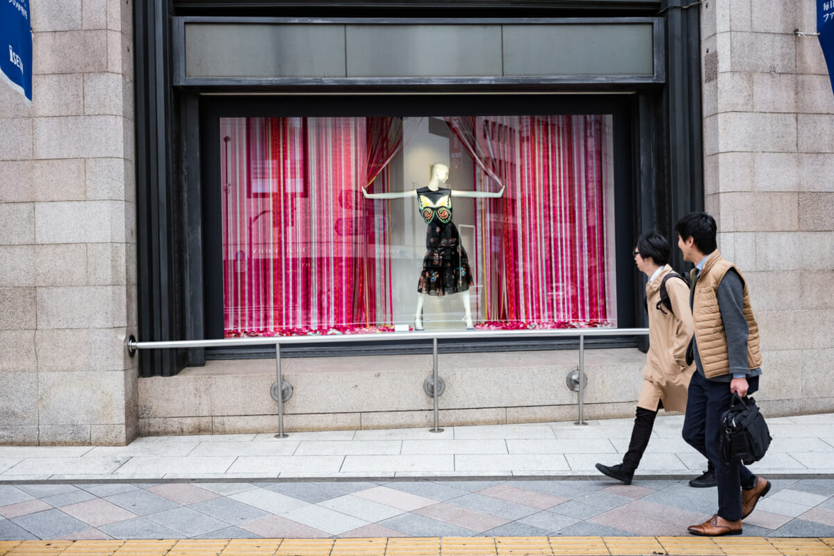tokyo window display mannequin wonder